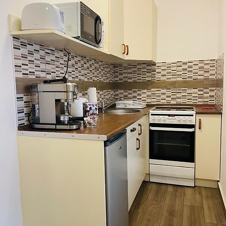 Weninger Studio Apartman Kiskunhalas Luaran gambar