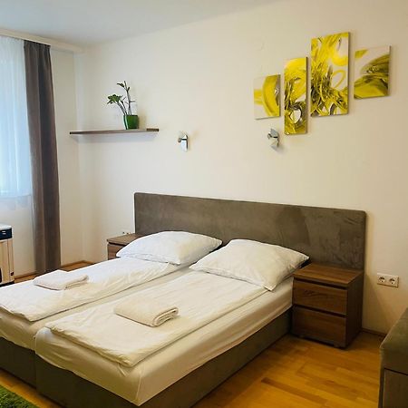 Weninger Studio Apartman Kiskunhalas Luaran gambar