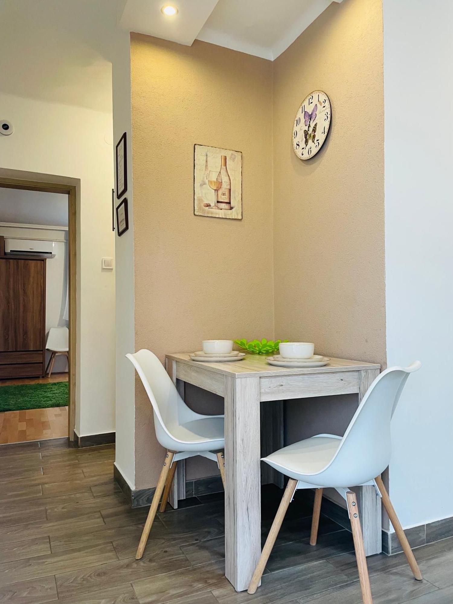 Weninger Studio Apartman Kiskunhalas Luaran gambar