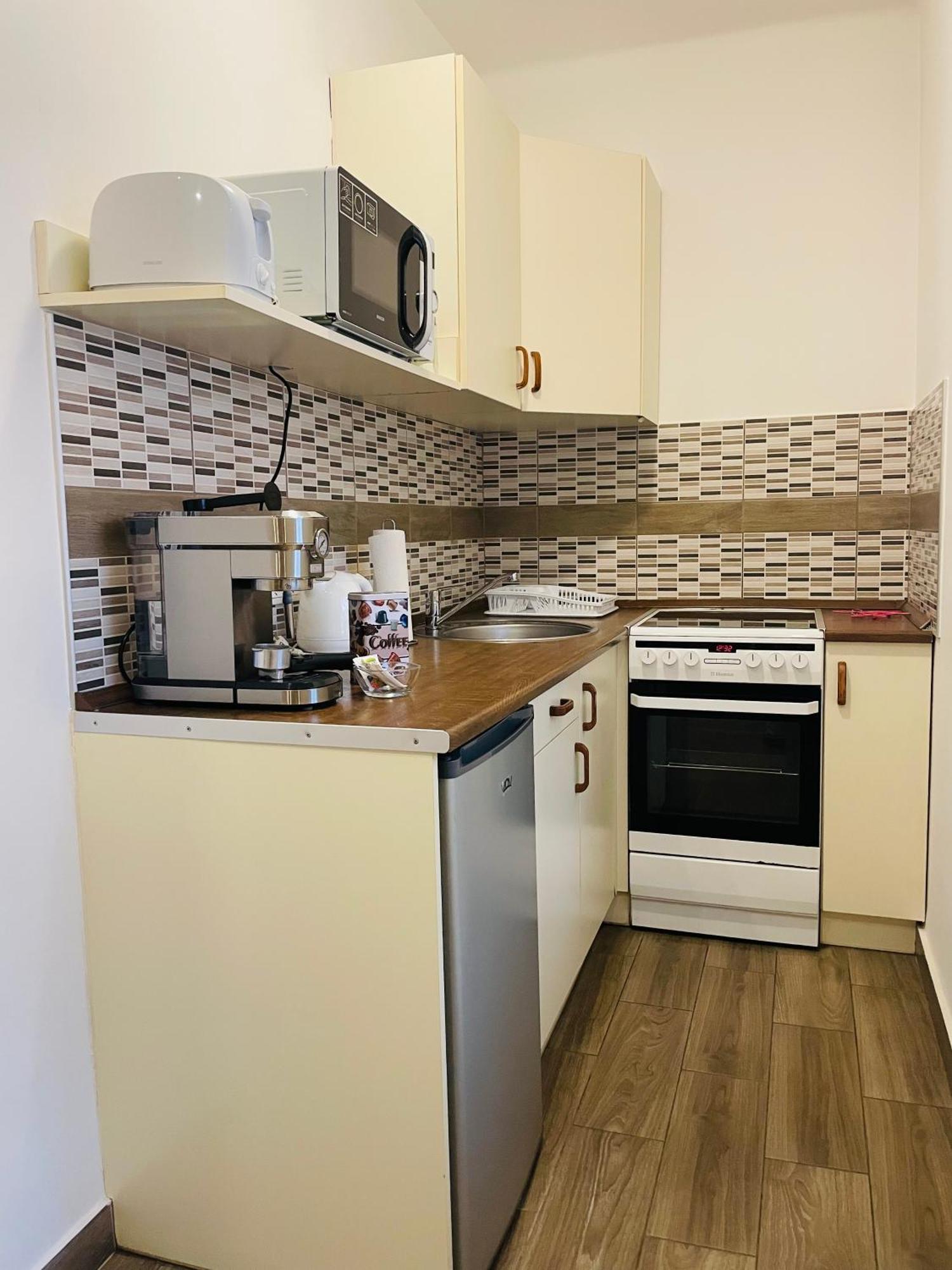 Weninger Studio Apartman Kiskunhalas Luaran gambar