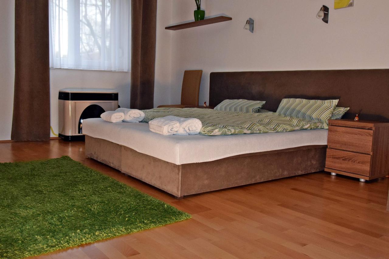 Weninger Studio Apartman Kiskunhalas Luaran gambar
