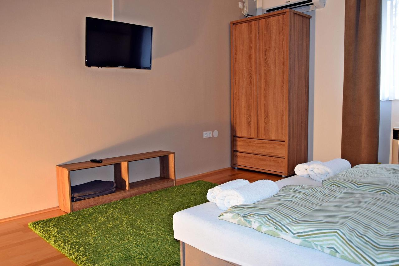 Weninger Studio Apartman Kiskunhalas Luaran gambar