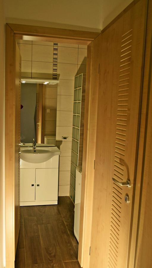 Weninger Studio Apartman Kiskunhalas Luaran gambar